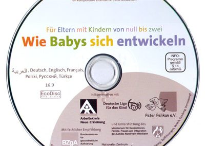 „Wie Babys sich entwickeln. Für Eltern mit Kindern von null bis zwei“, in Deutsch, Englisch, Französisch, Türkisch, Arabisch, Polnisch und Russisch.